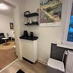 Suedhoehen - Fuer Geschaefts- Privatreisen Mit Naher Autobahnanbindung Duesseldorf & Koeln Apartment *